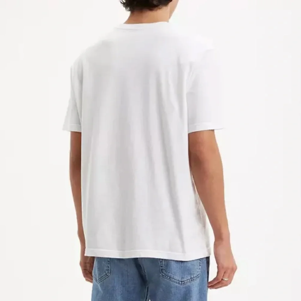 LEVI’S® CHEST BOXTAB LOGO TEE SHIRT - (M) - Picture 2 of 10